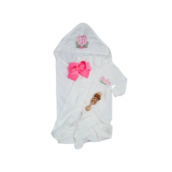 Personalized Baby Girl Coming Home Outfit Set with Monogram Blanket - Picture 1 of 9